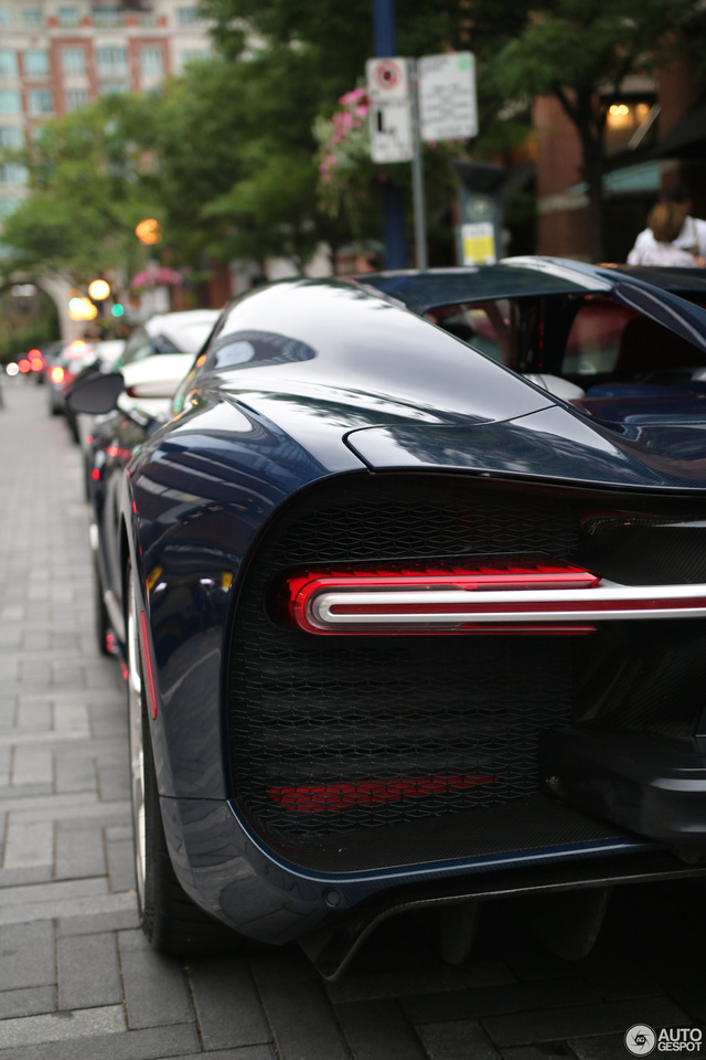 ngam-tuyet-tac-bugatti-chiron-tai-canada-11